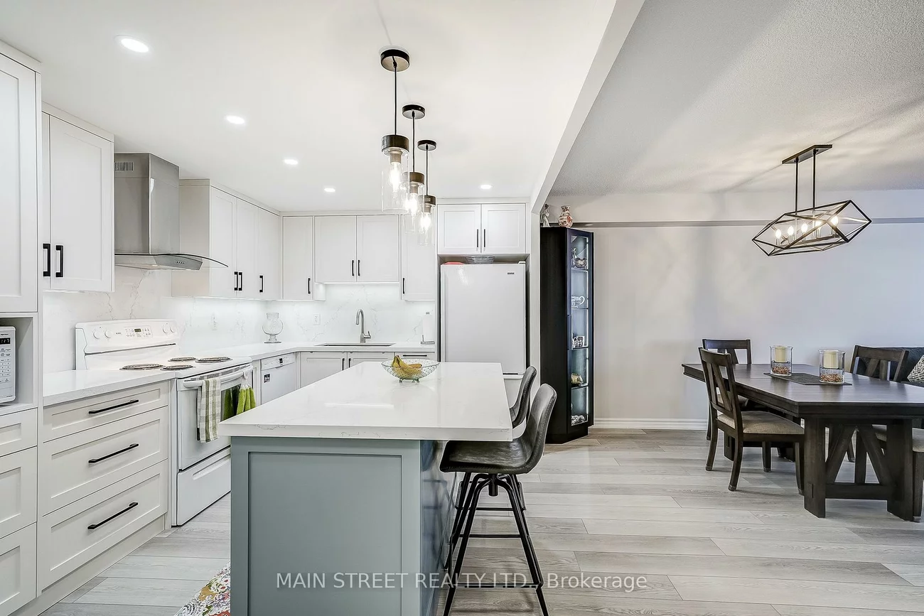 250, Davis, Central Newmarket, Newmarket