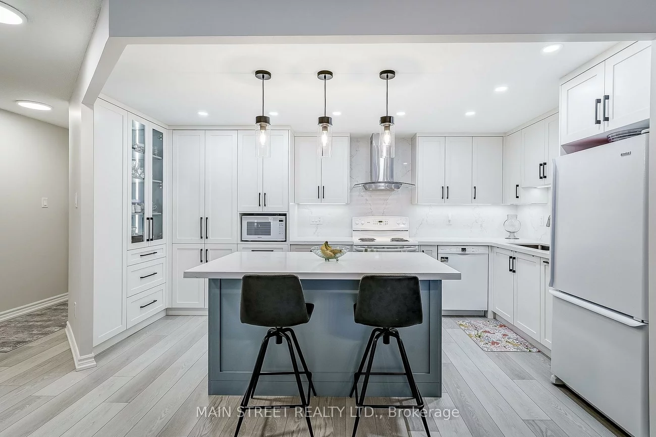 250, Davis, Central Newmarket, Newmarket