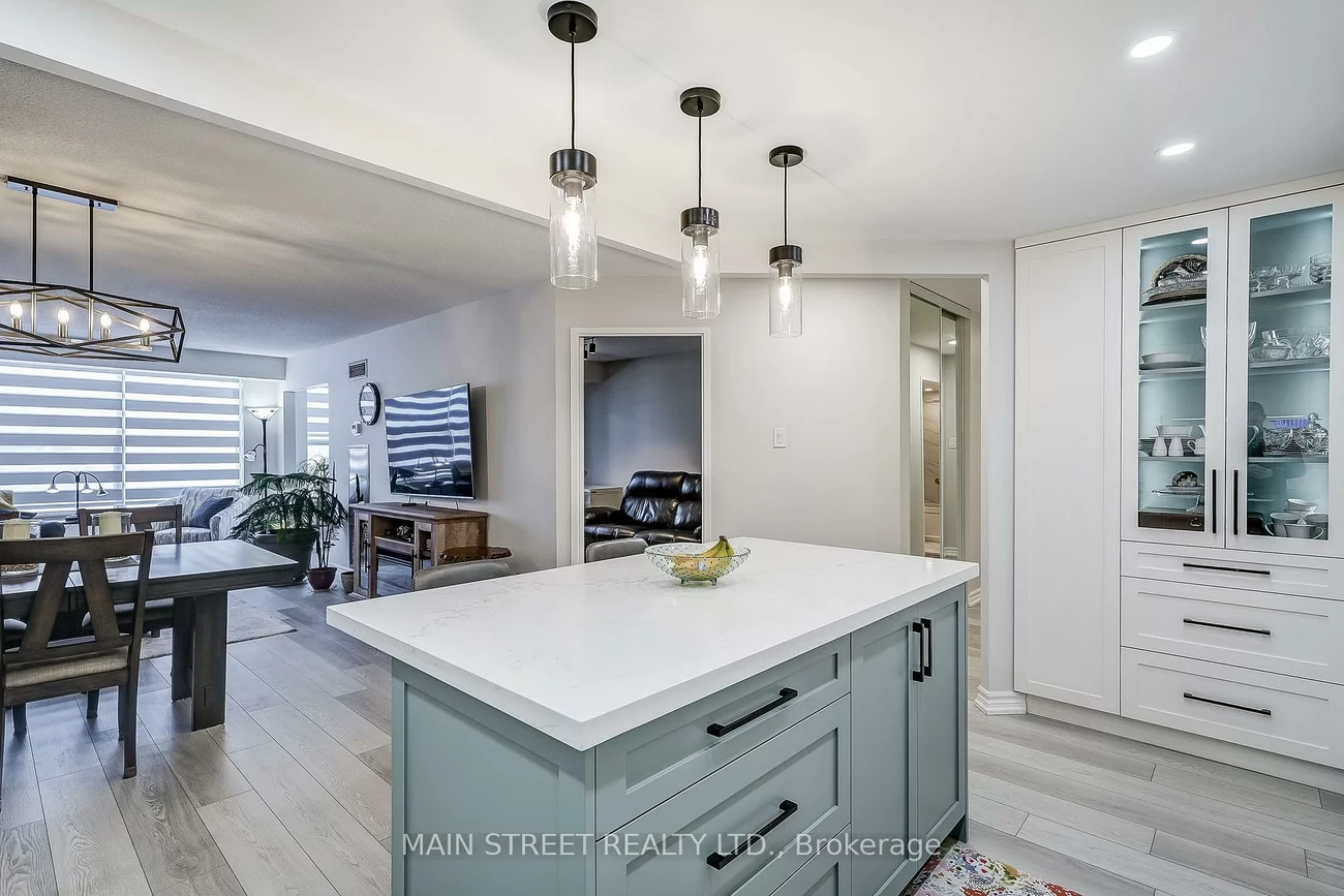 250, Davis, Central Newmarket, Newmarket