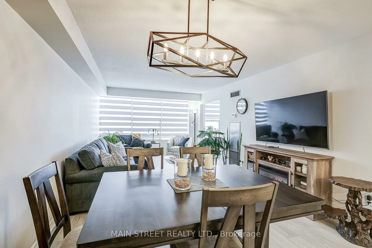 250, Davis, Central Newmarket, Newmarket