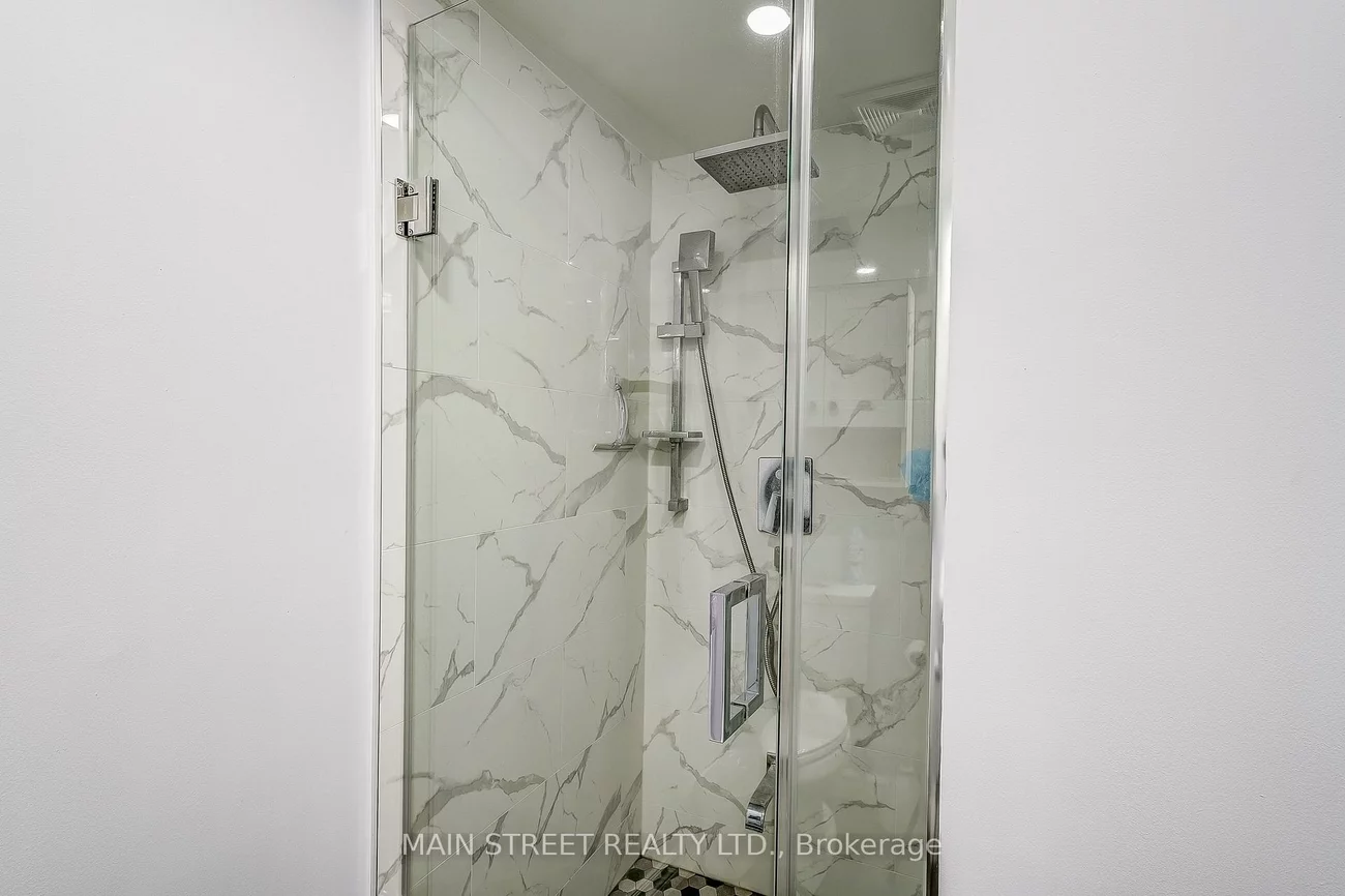 250, Davis, Central Newmarket, Newmarket