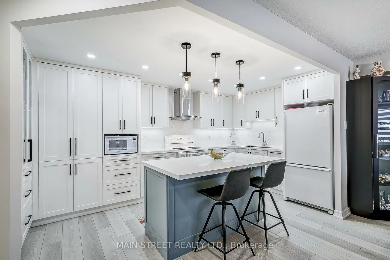 250, Davis, Central Newmarket, Newmarket