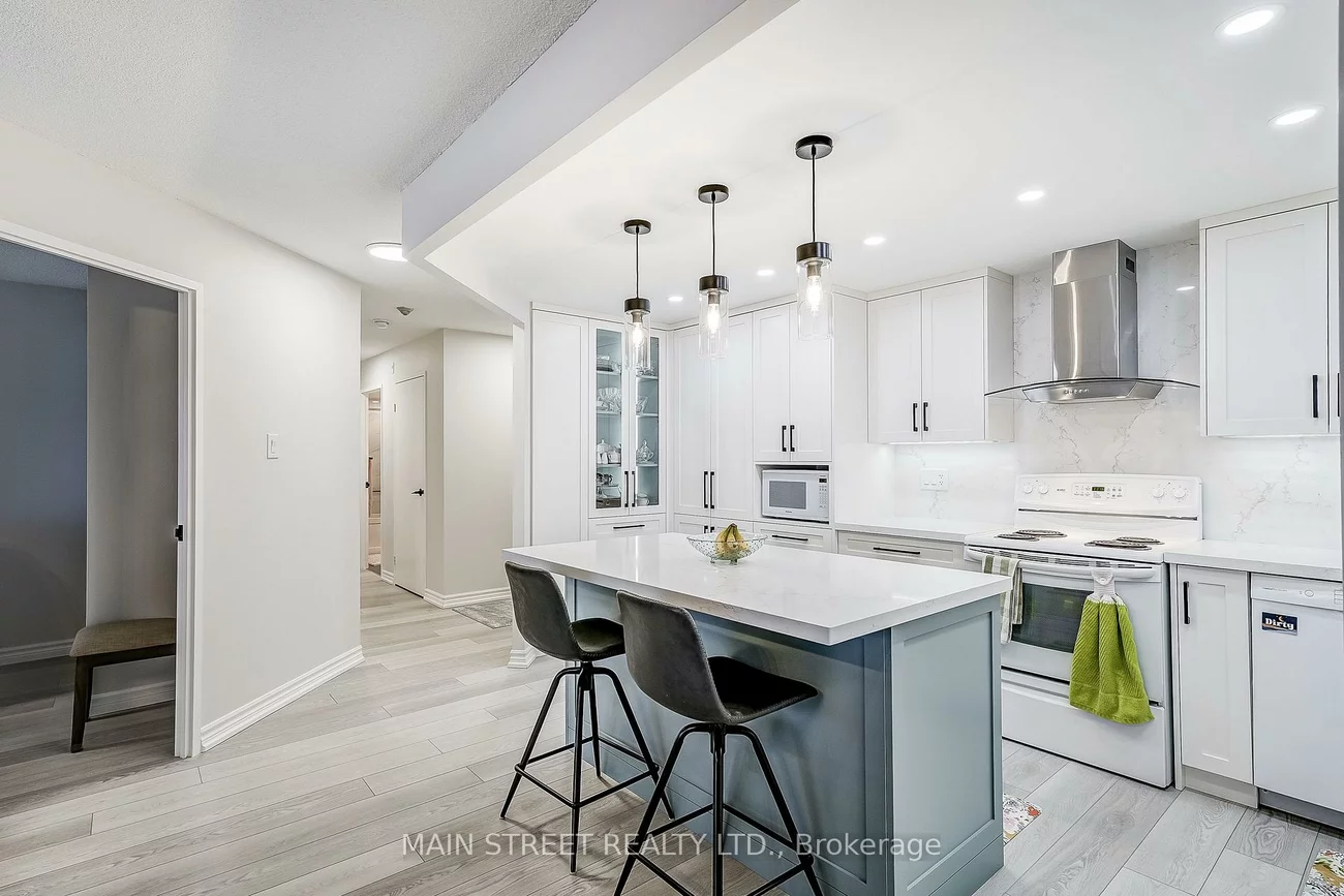 250, Davis, Central Newmarket, Newmarket