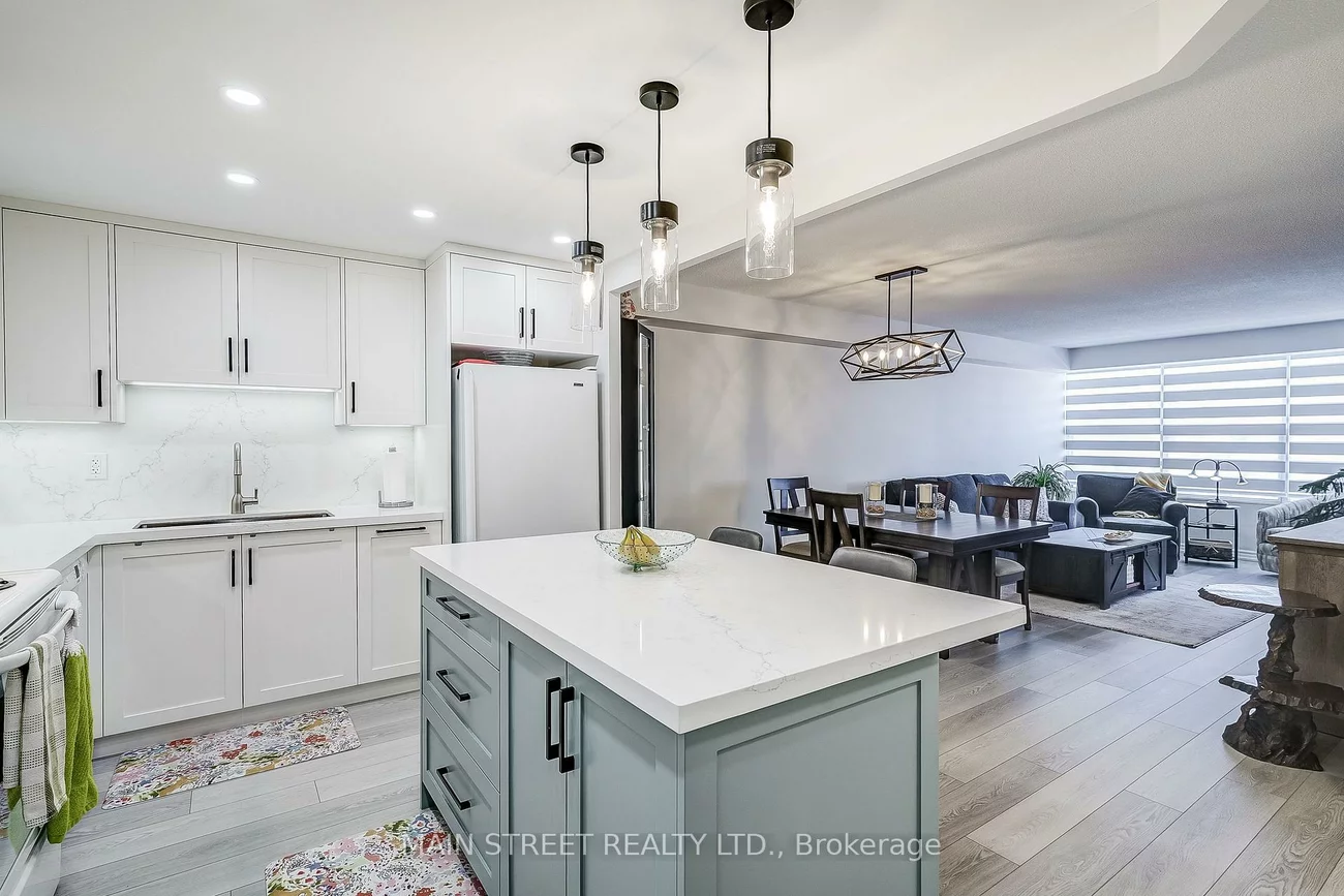 250, Davis, Central Newmarket, Newmarket