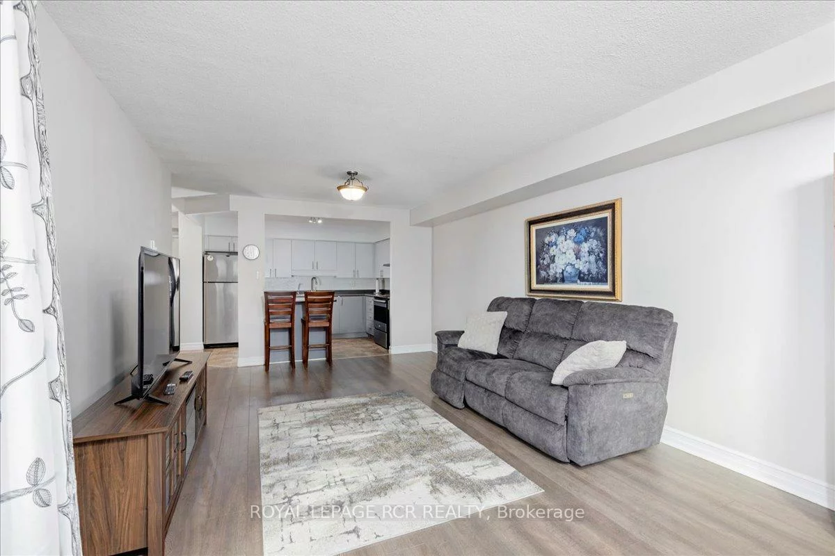 260, Davis, Central Newmarket, Newmarket