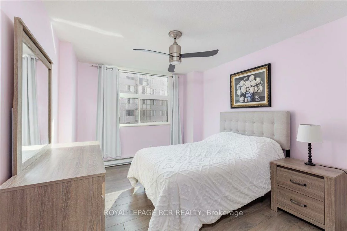 260, Davis, Central Newmarket, Newmarket