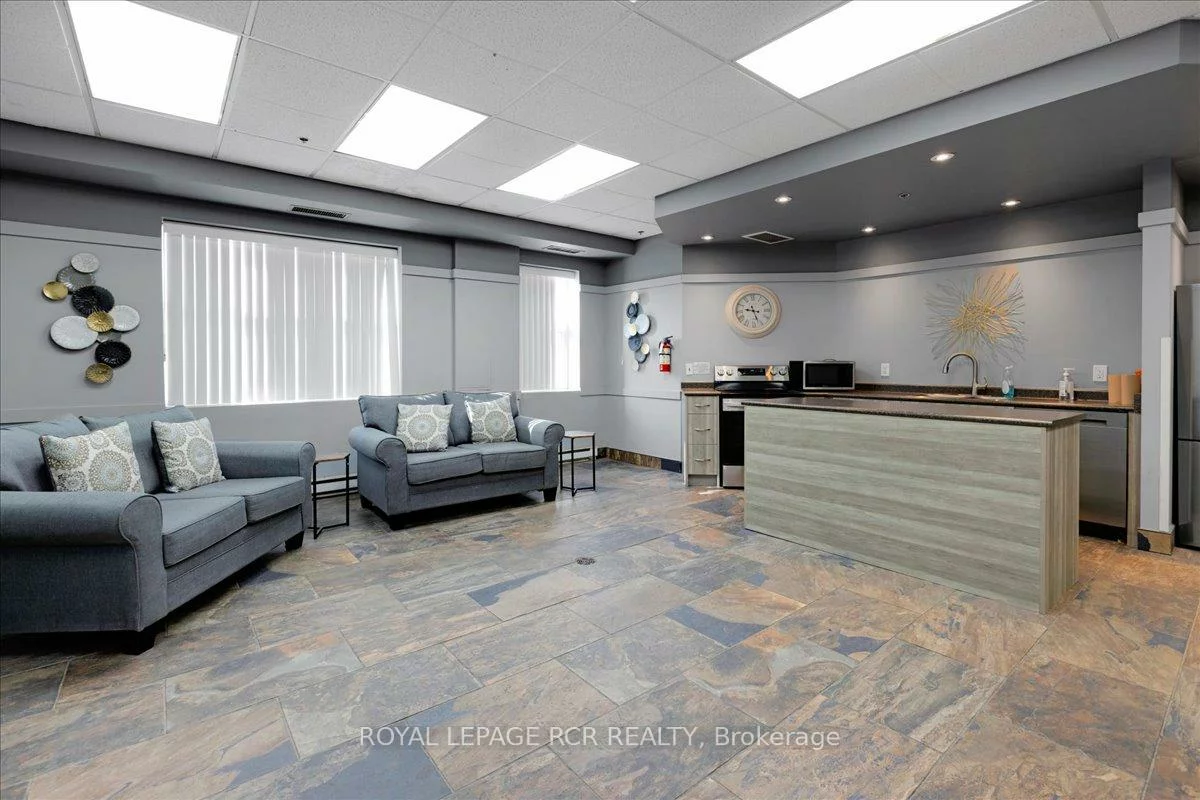 260, Davis, Central Newmarket, Newmarket