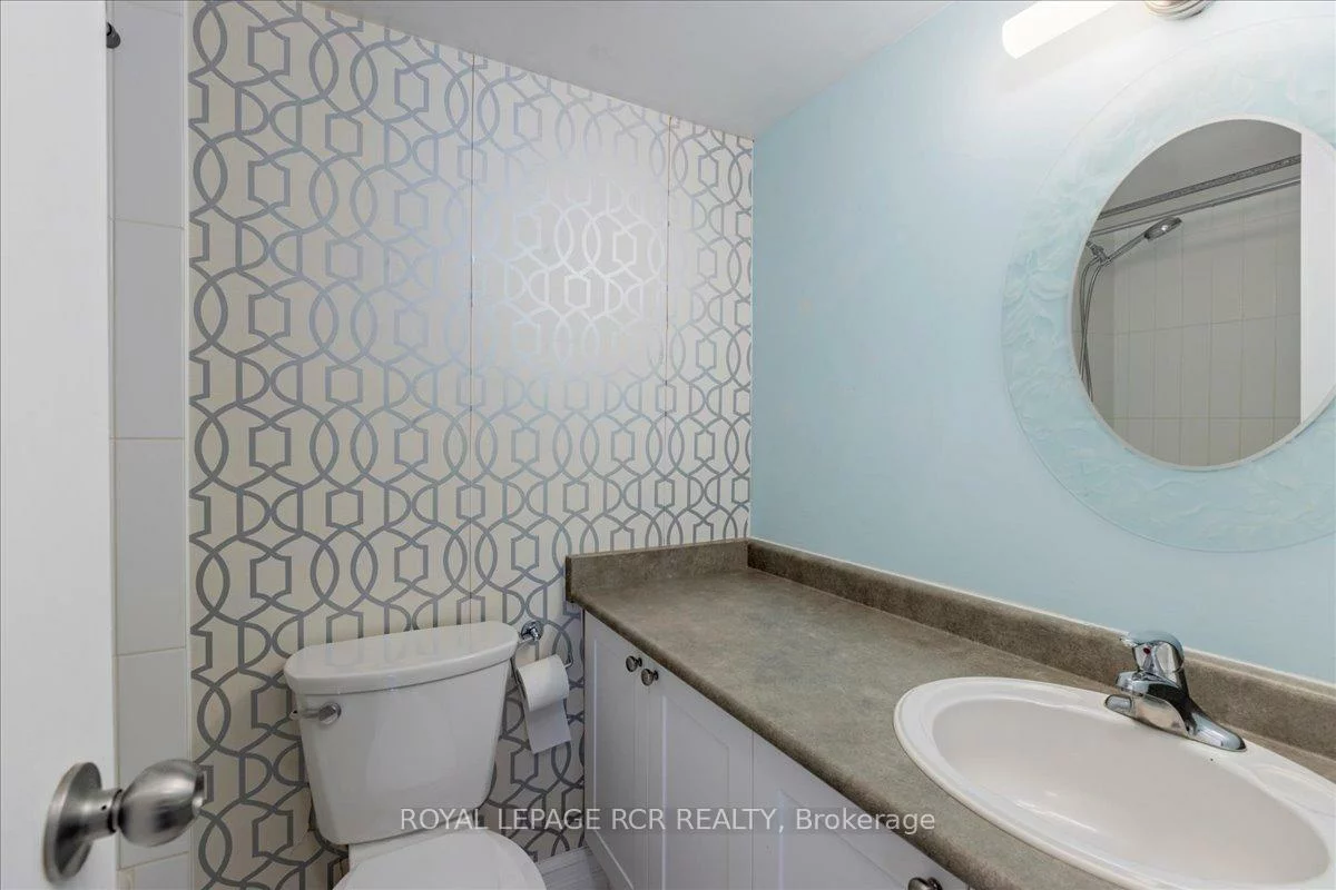 260, Davis, Central Newmarket, Newmarket