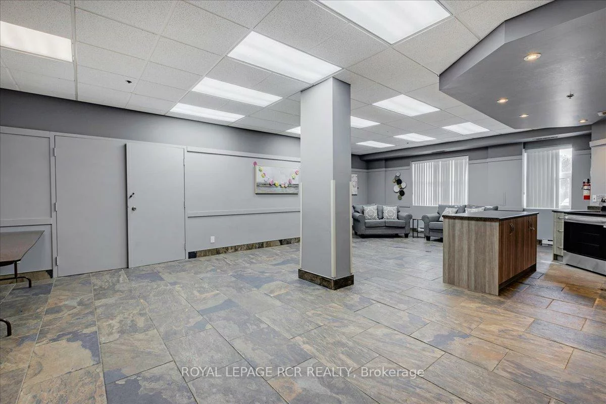 260, Davis, Central Newmarket, Newmarket