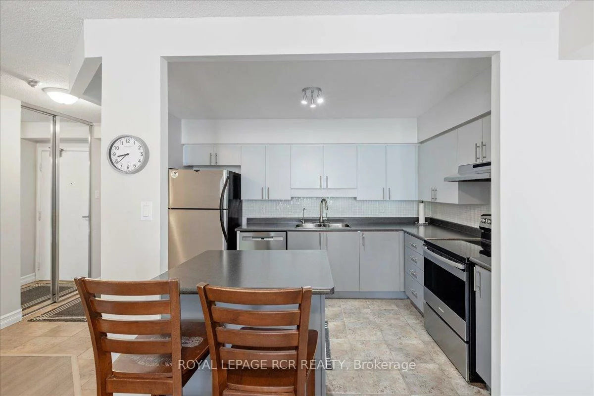 260, Davis, Central Newmarket, Newmarket