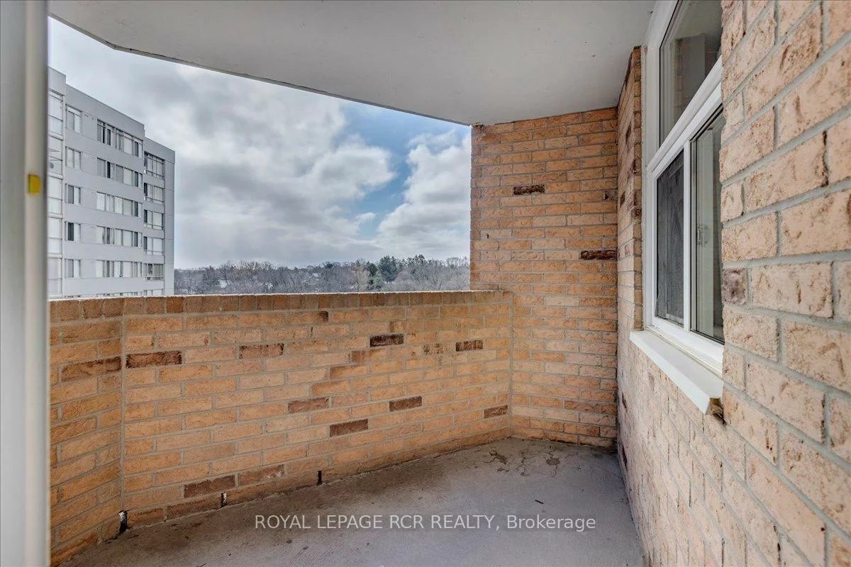 260, Davis, Central Newmarket, Newmarket