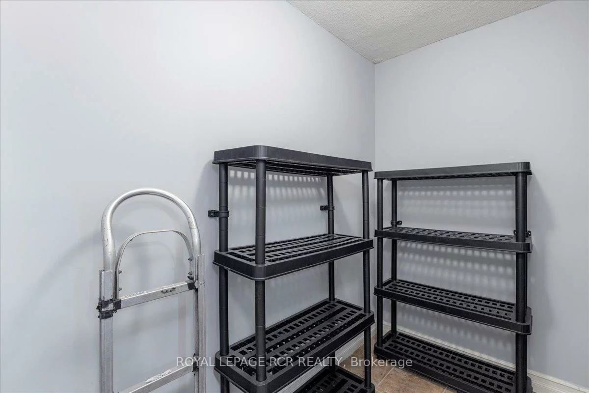 260, Davis, Central Newmarket, Newmarket