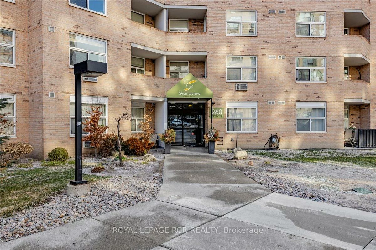 260, Davis, Central Newmarket, Newmarket
