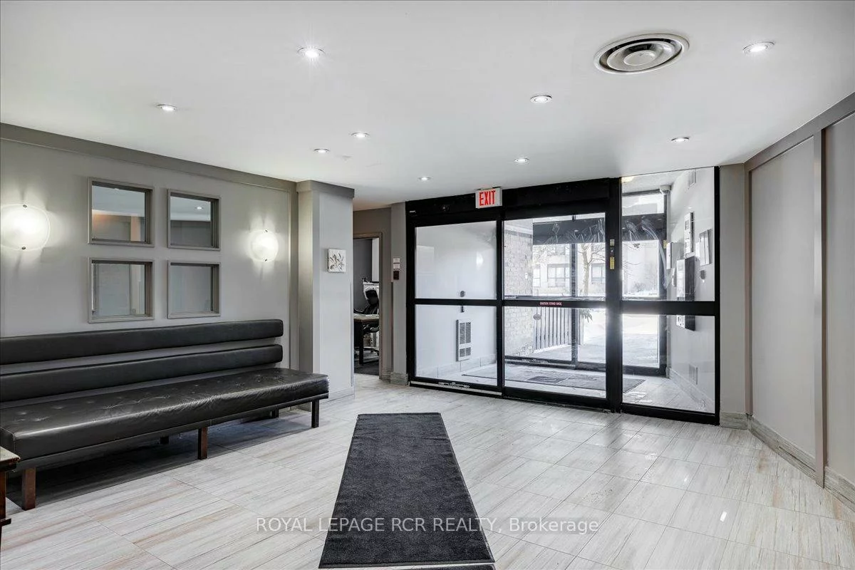 260, Davis, Central Newmarket, Newmarket