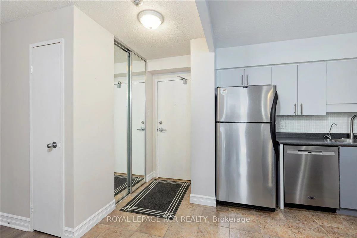 260, Davis, Central Newmarket, Newmarket