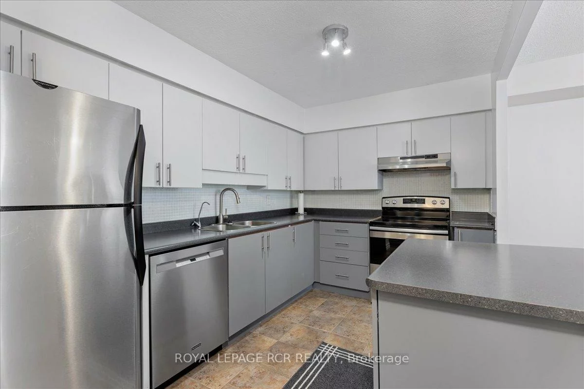 260, Davis, Central Newmarket, Newmarket