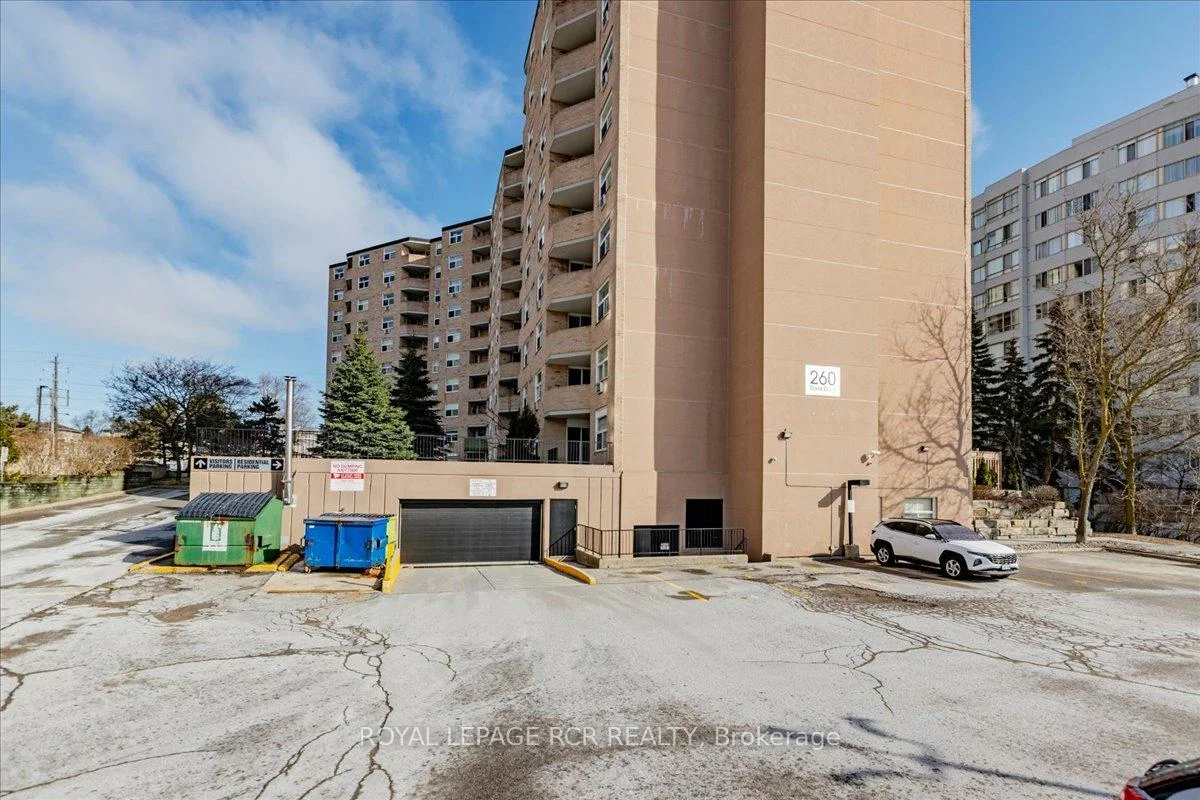 260, Davis, Central Newmarket, Newmarket