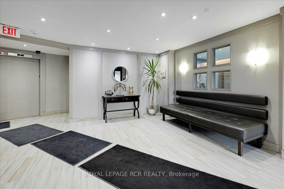 260, Davis, Central Newmarket, Newmarket