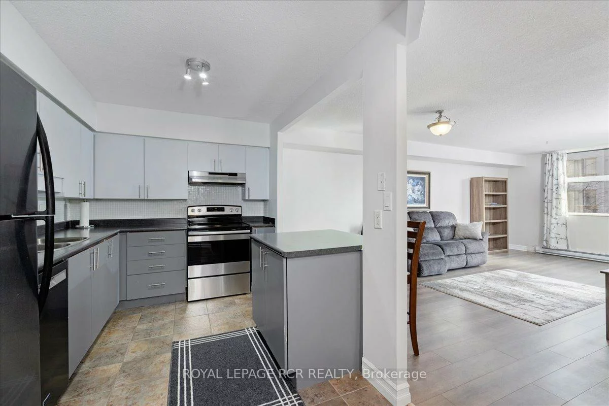 260, Davis, Central Newmarket, Newmarket