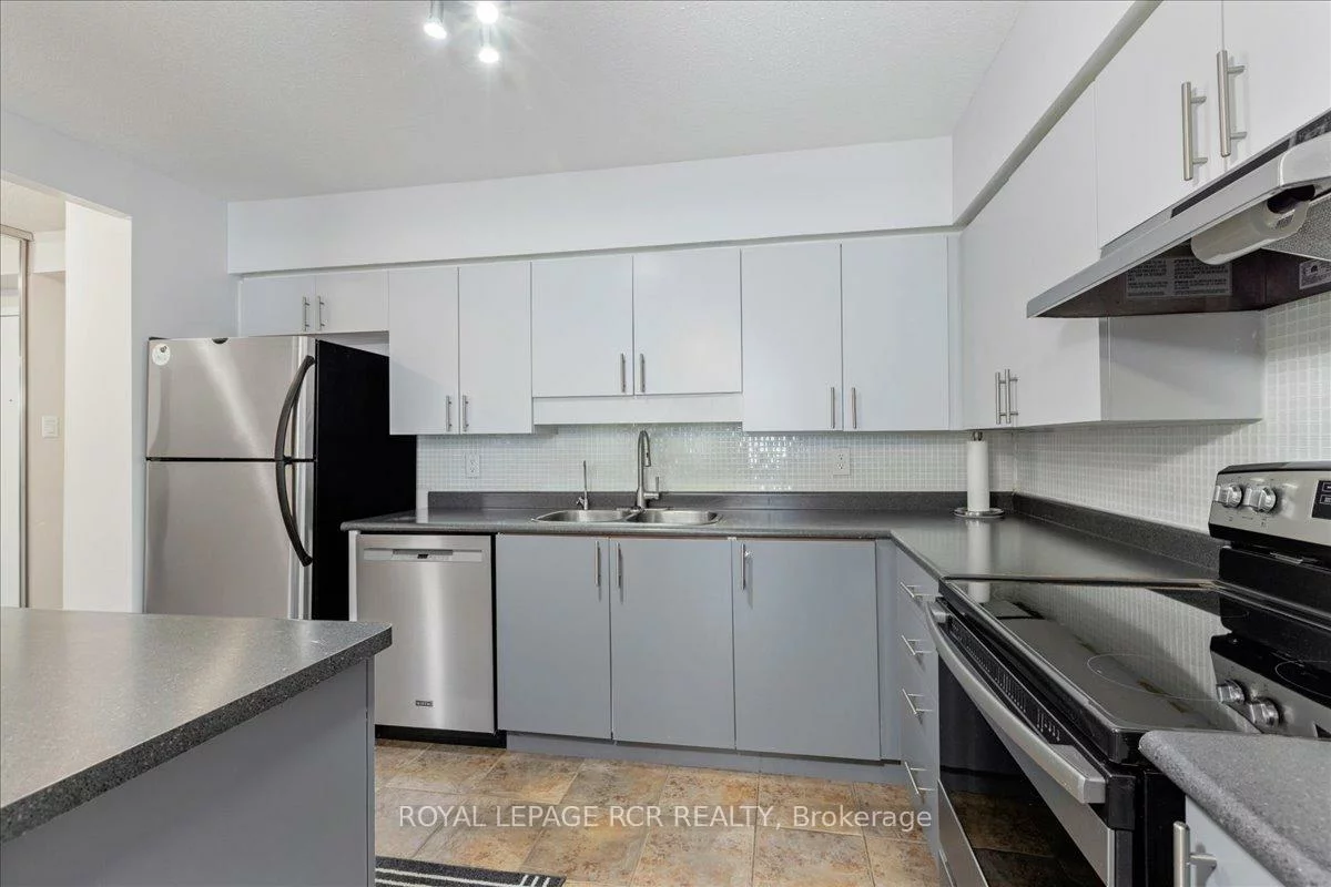 260, Davis, Central Newmarket, Newmarket