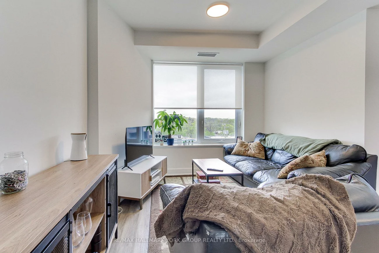 185, Deerfield, Central Newmarket, Newmarket