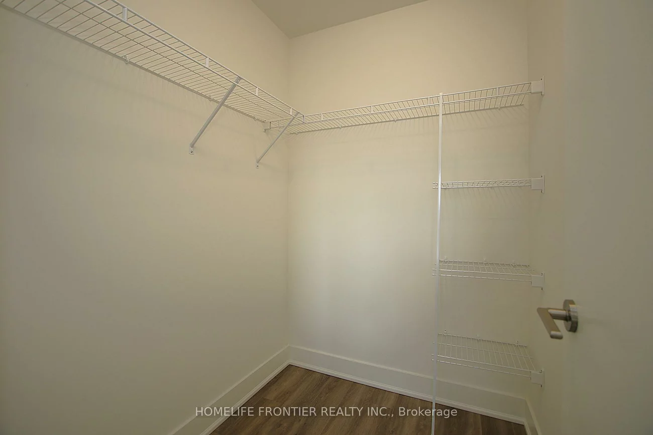 185, Deerfield, Central Newmarket, Newmarket