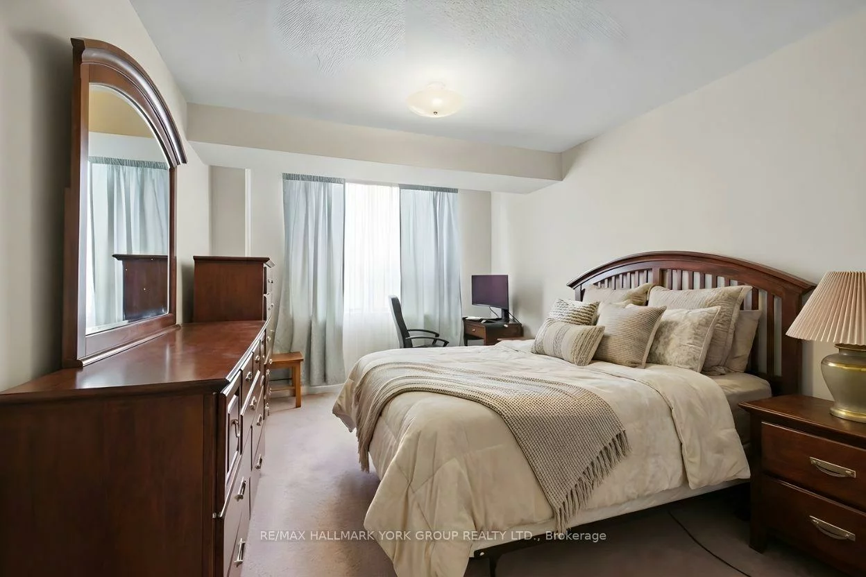 250, Davis, Central Newmarket, Newmarket
