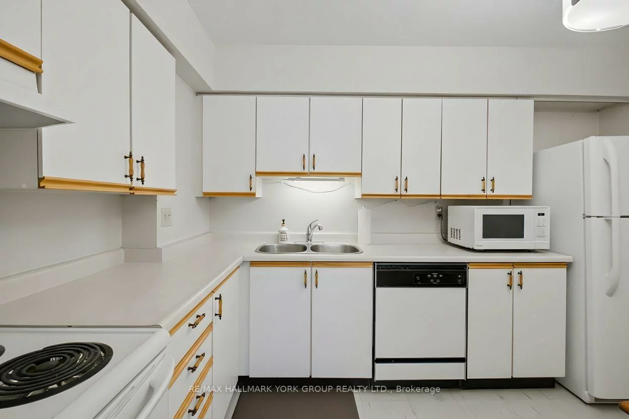 250, Davis, Central Newmarket, Newmarket
