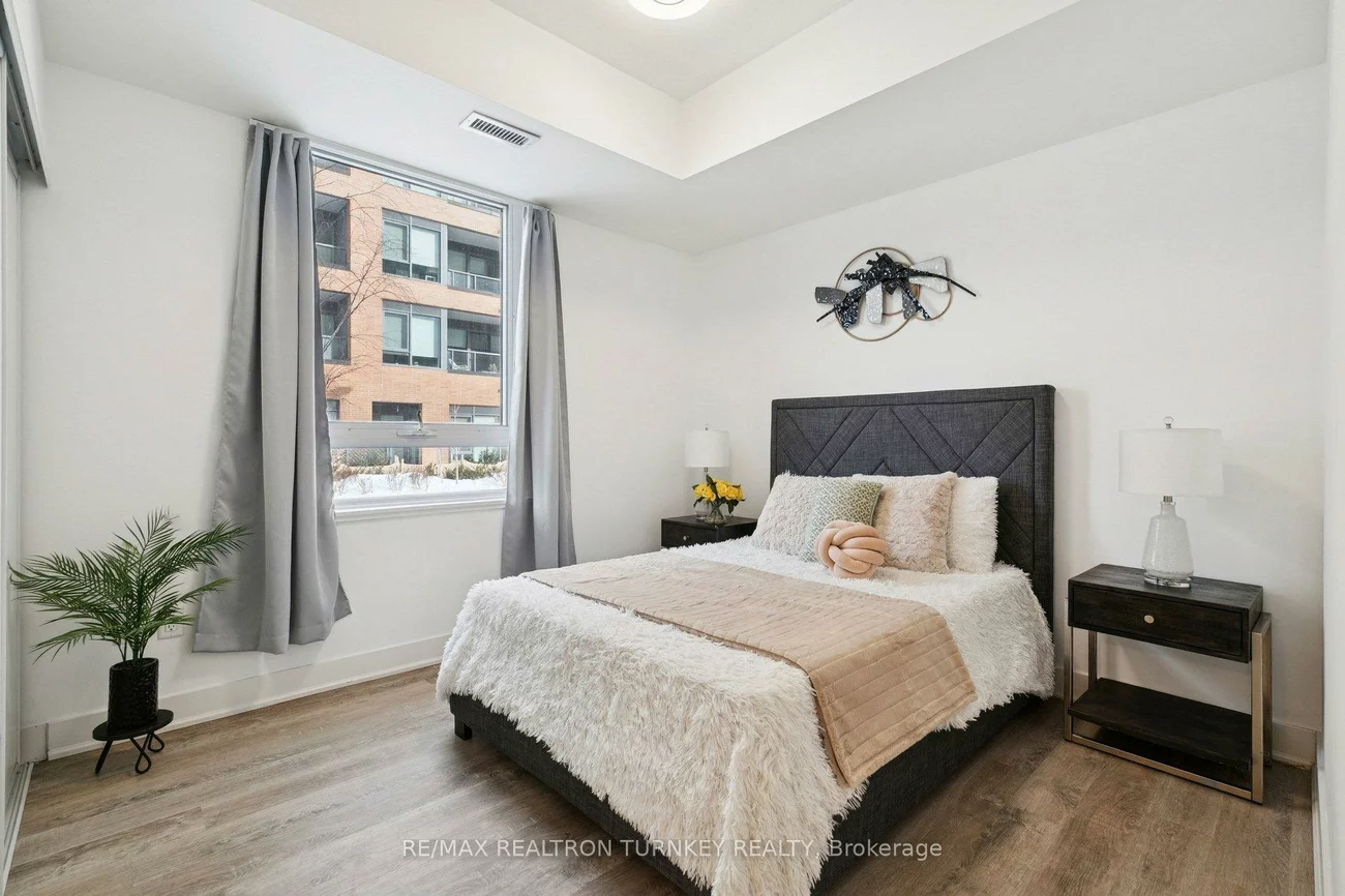 185, Deerfield, Central Newmarket, Newmarket