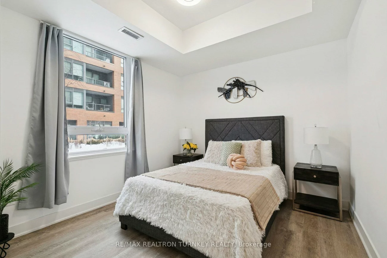 185, Deerfield, Central Newmarket, Newmarket