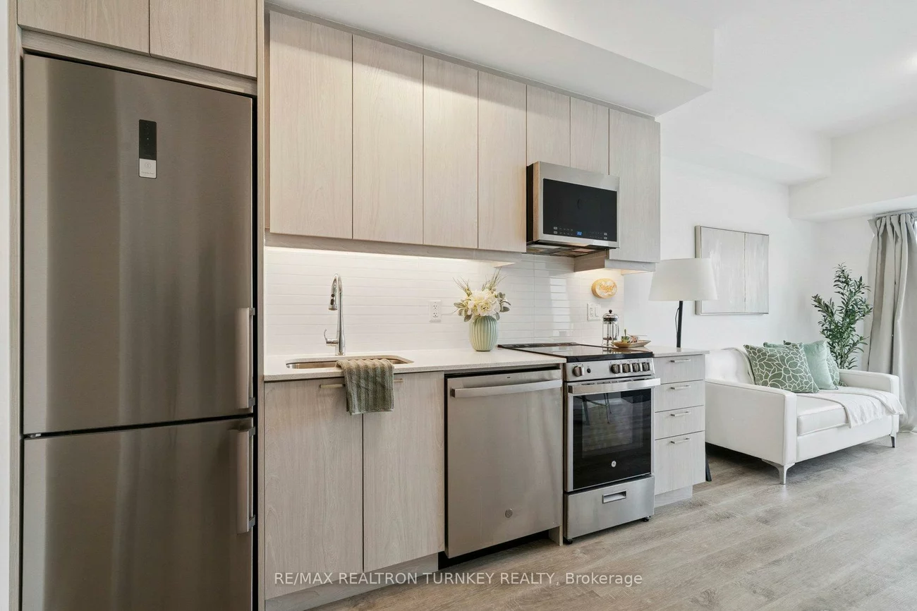 185, Deerfield, Central Newmarket, Newmarket