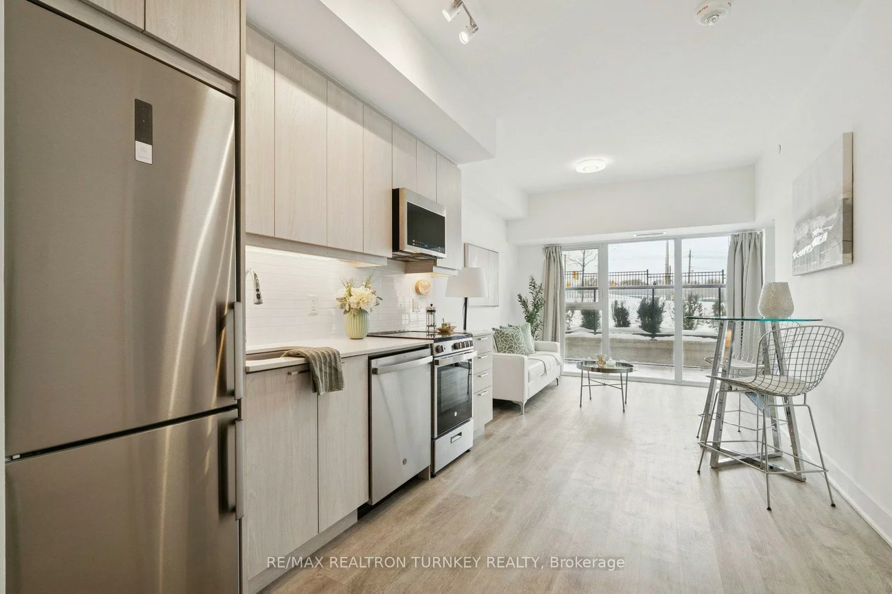 185, Deerfield, Central Newmarket, Newmarket