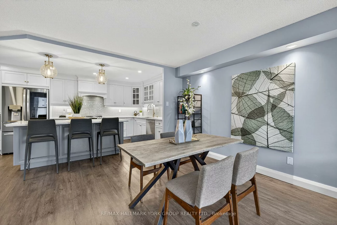 250, Davis, Central Newmarket, Newmarket