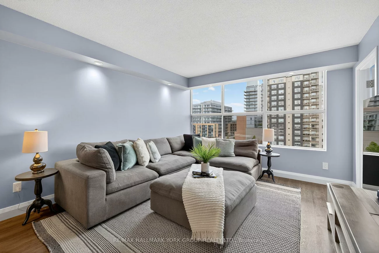 250, Davis, Central Newmarket, Newmarket