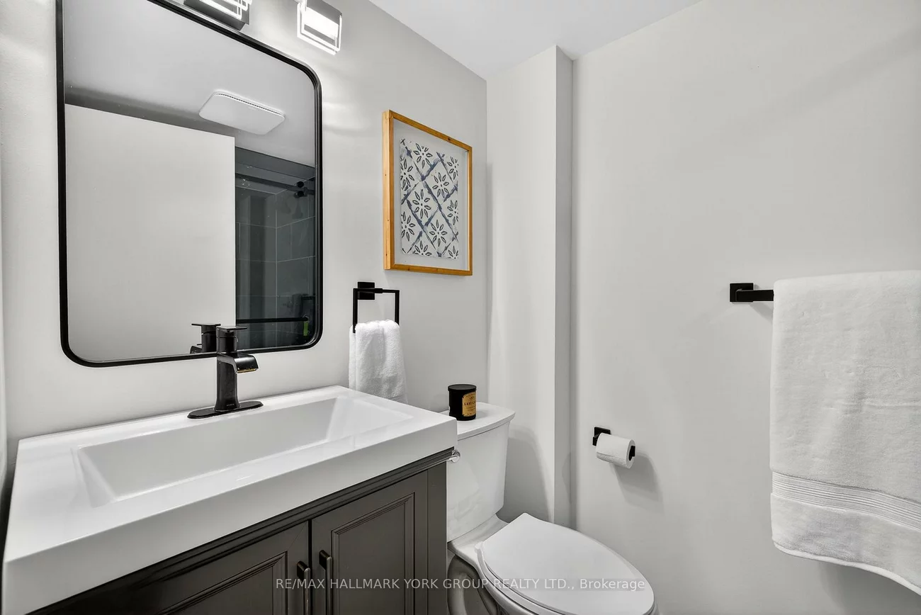 250, Davis, Central Newmarket, Newmarket