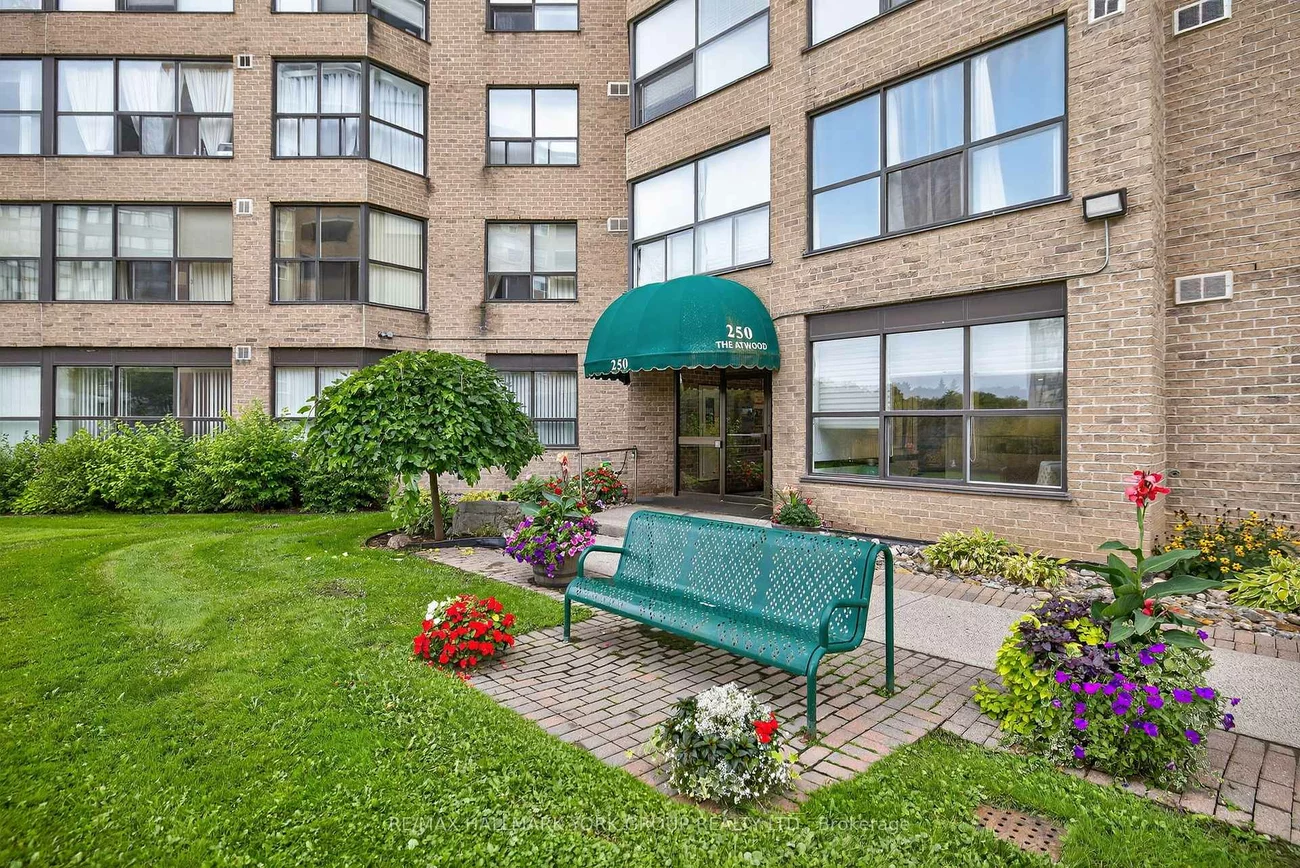 250, Davis, Central Newmarket, Newmarket