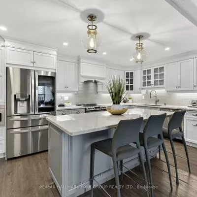 250, Davis, Central Newmarket, Newmarket