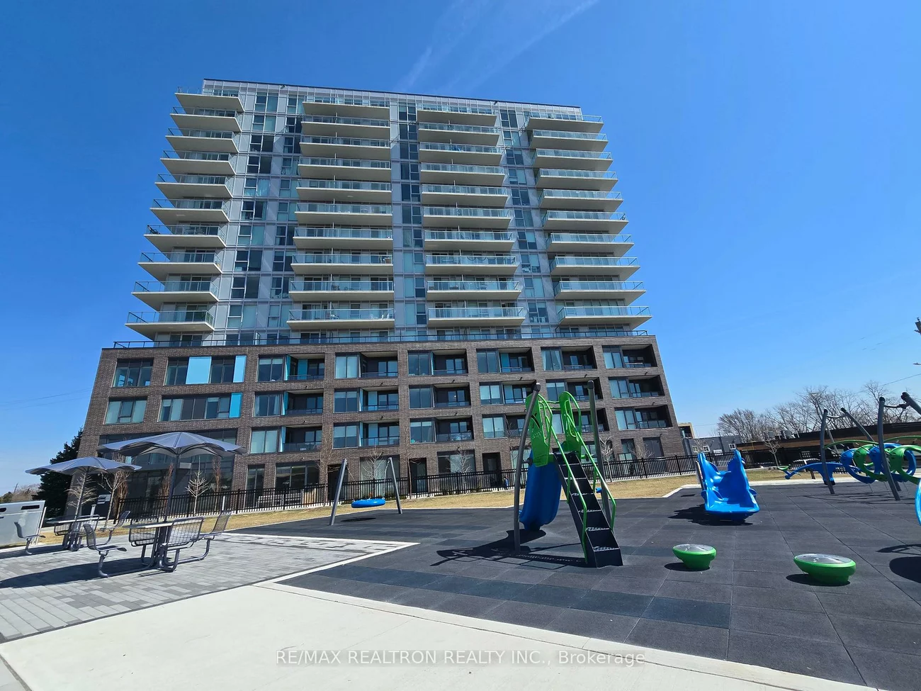 185, Deerfield, Central Newmarket, Newmarket