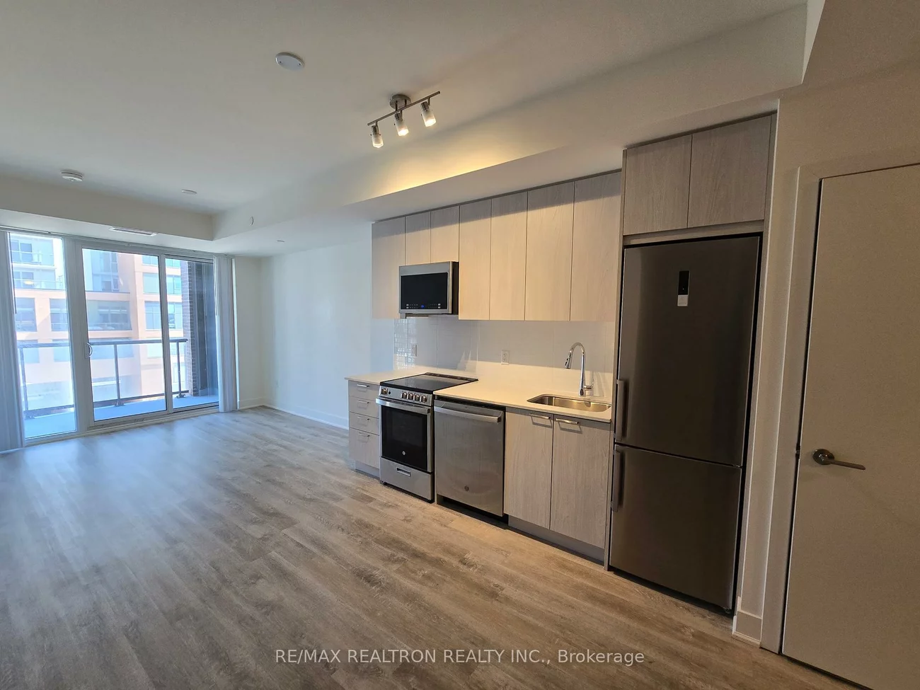 185, Deerfield, Central Newmarket, Newmarket