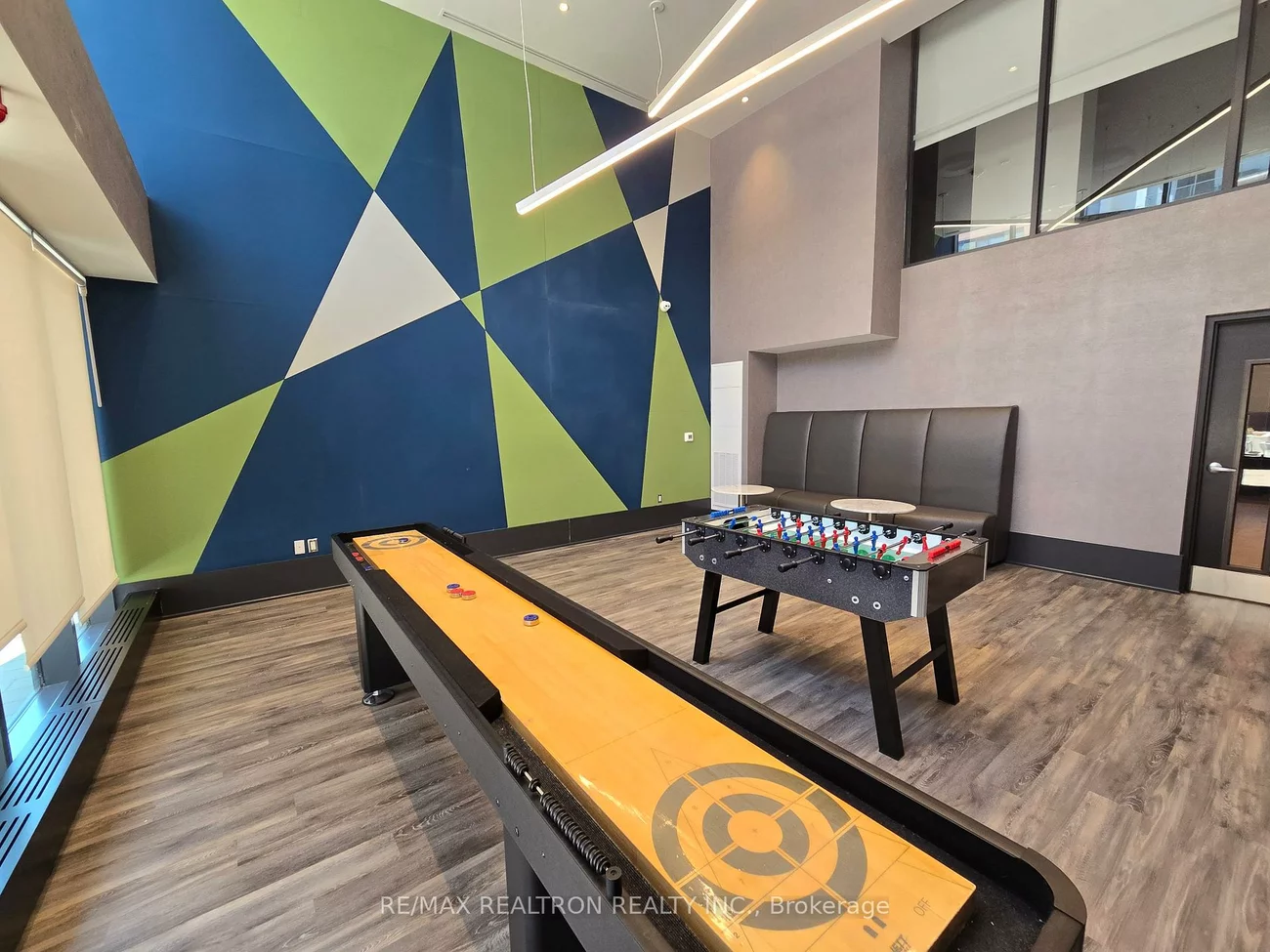 185, Deerfield, Central Newmarket, Newmarket