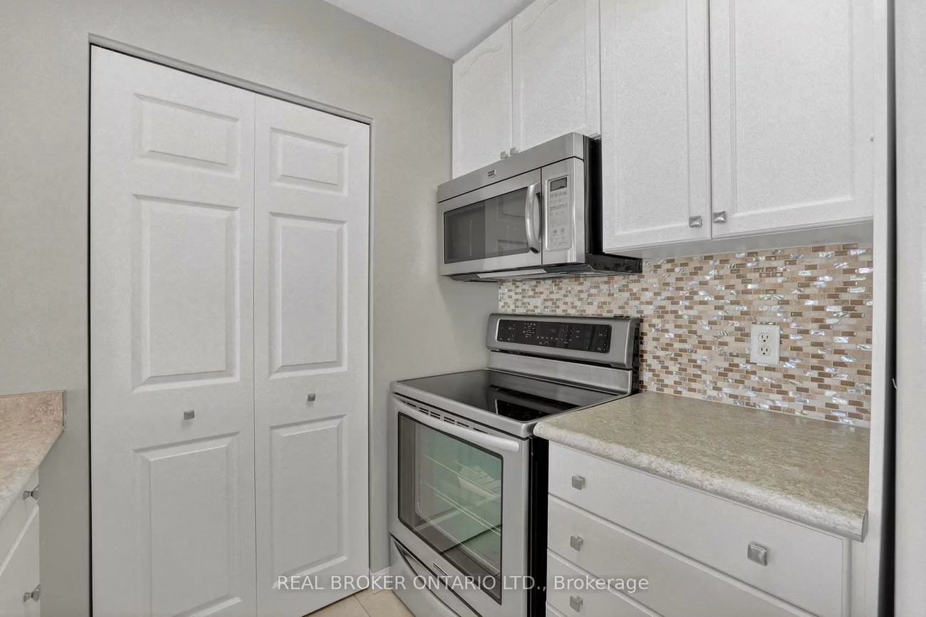 900, Bogart Mill, Gorham-College Manor, Newmarket