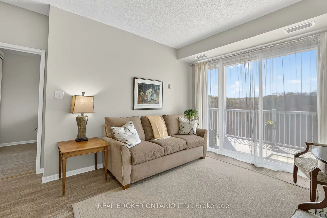 900, Bogart Mill, Gorham-College Manor, Newmarket