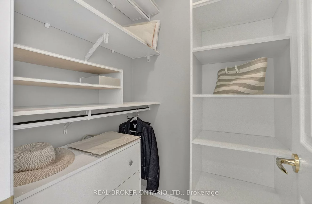 900, Bogart Mill, Gorham-College Manor, Newmarket