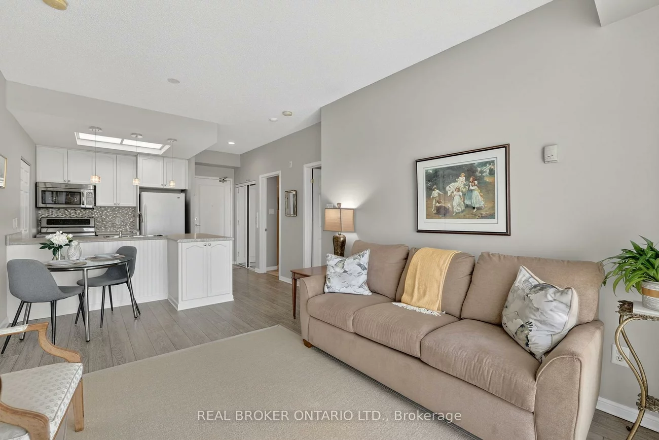 900, Bogart Mill, Gorham-College Manor, Newmarket