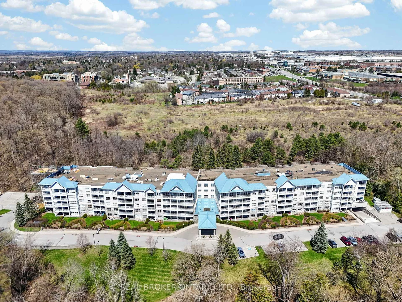 900, Bogart Mill, Gorham-College Manor, Newmarket