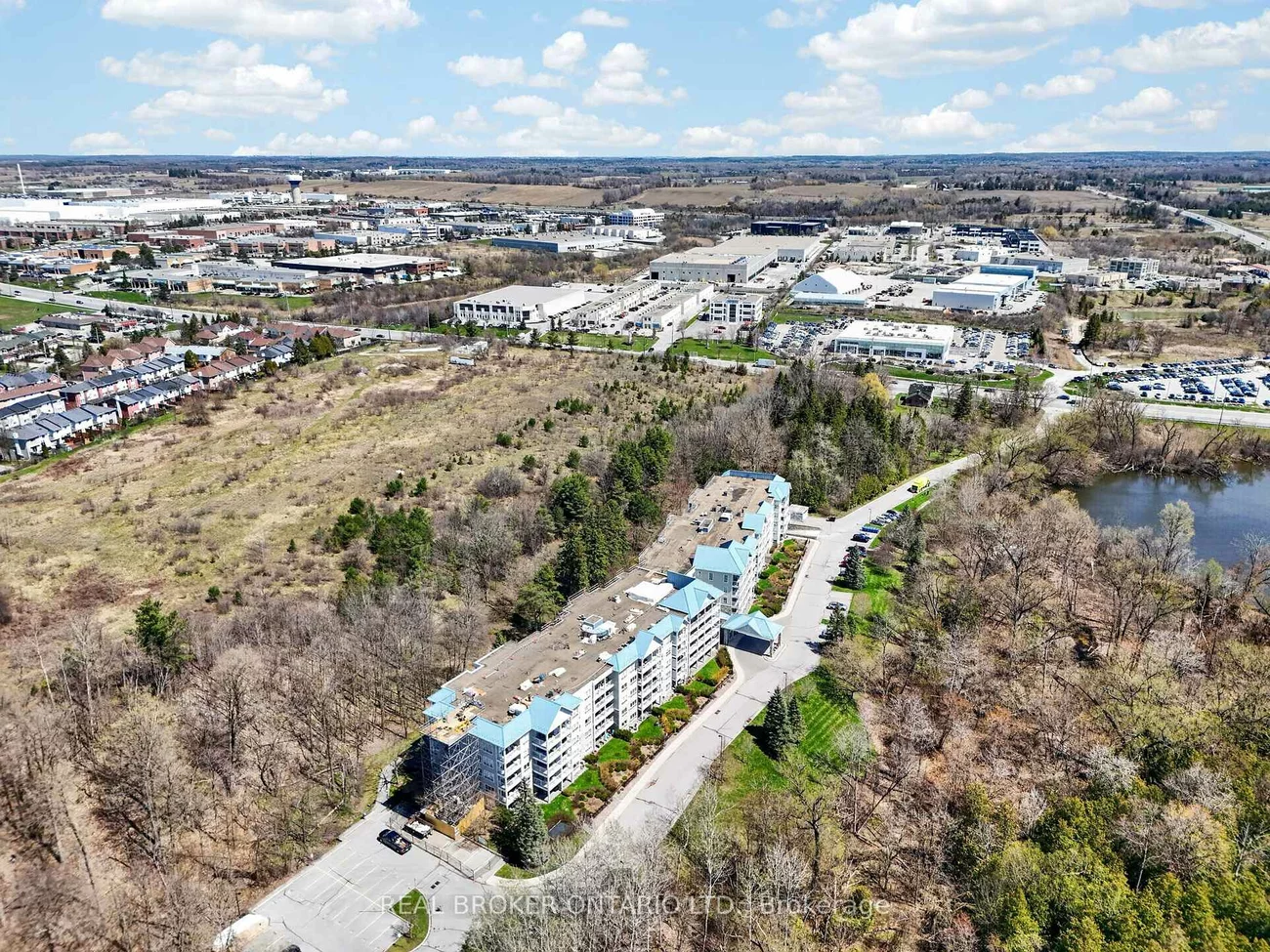 900, Bogart Mill, Gorham-College Manor, Newmarket