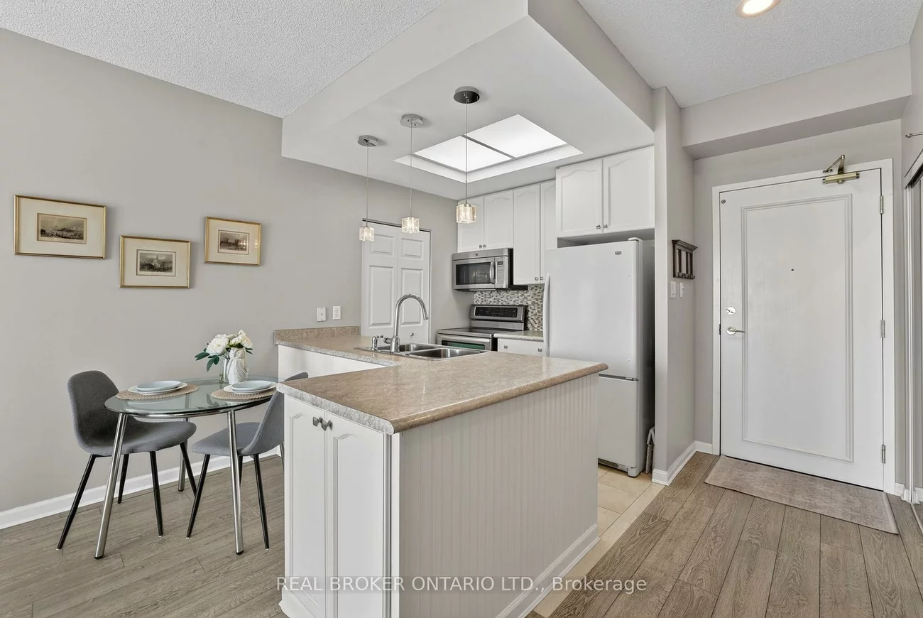 900, Bogart Mill, Gorham-College Manor, Newmarket