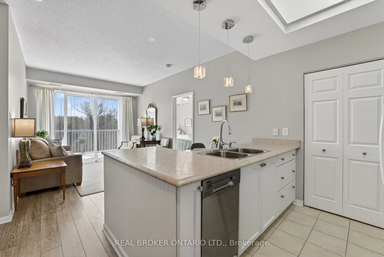 900, Bogart Mill, Gorham-College Manor, Newmarket