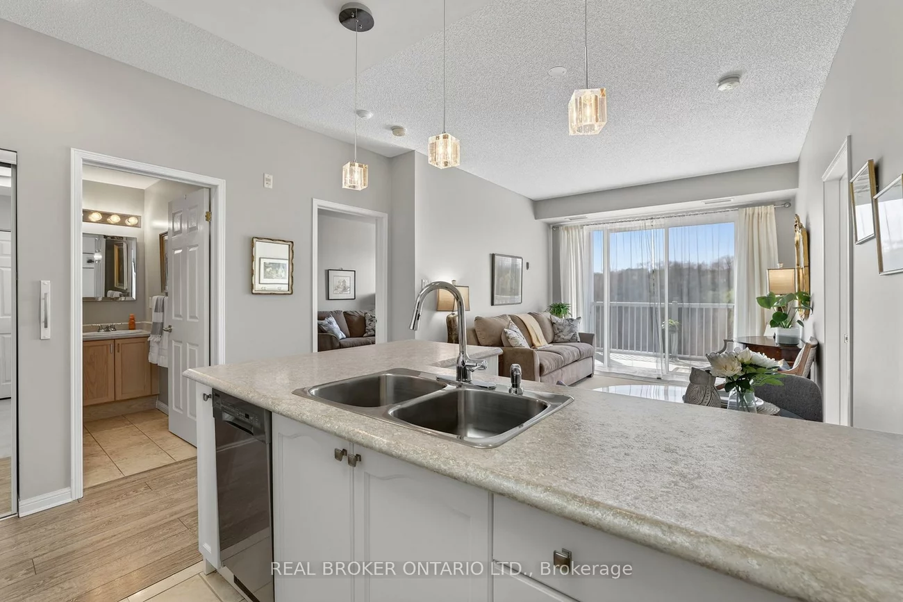 900, Bogart Mill, Gorham-College Manor, Newmarket