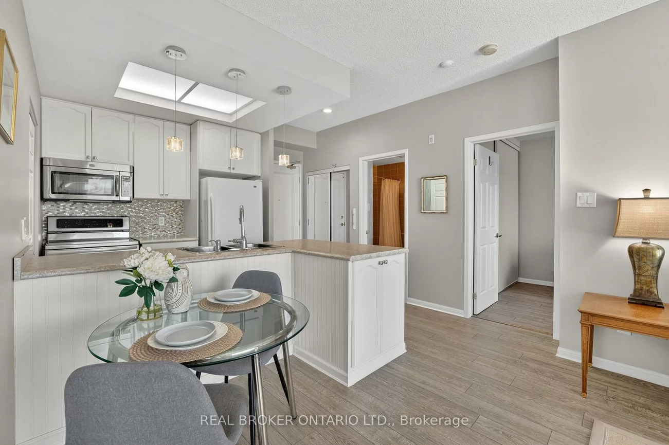 900, Bogart Mill, Gorham-College Manor, Newmarket
